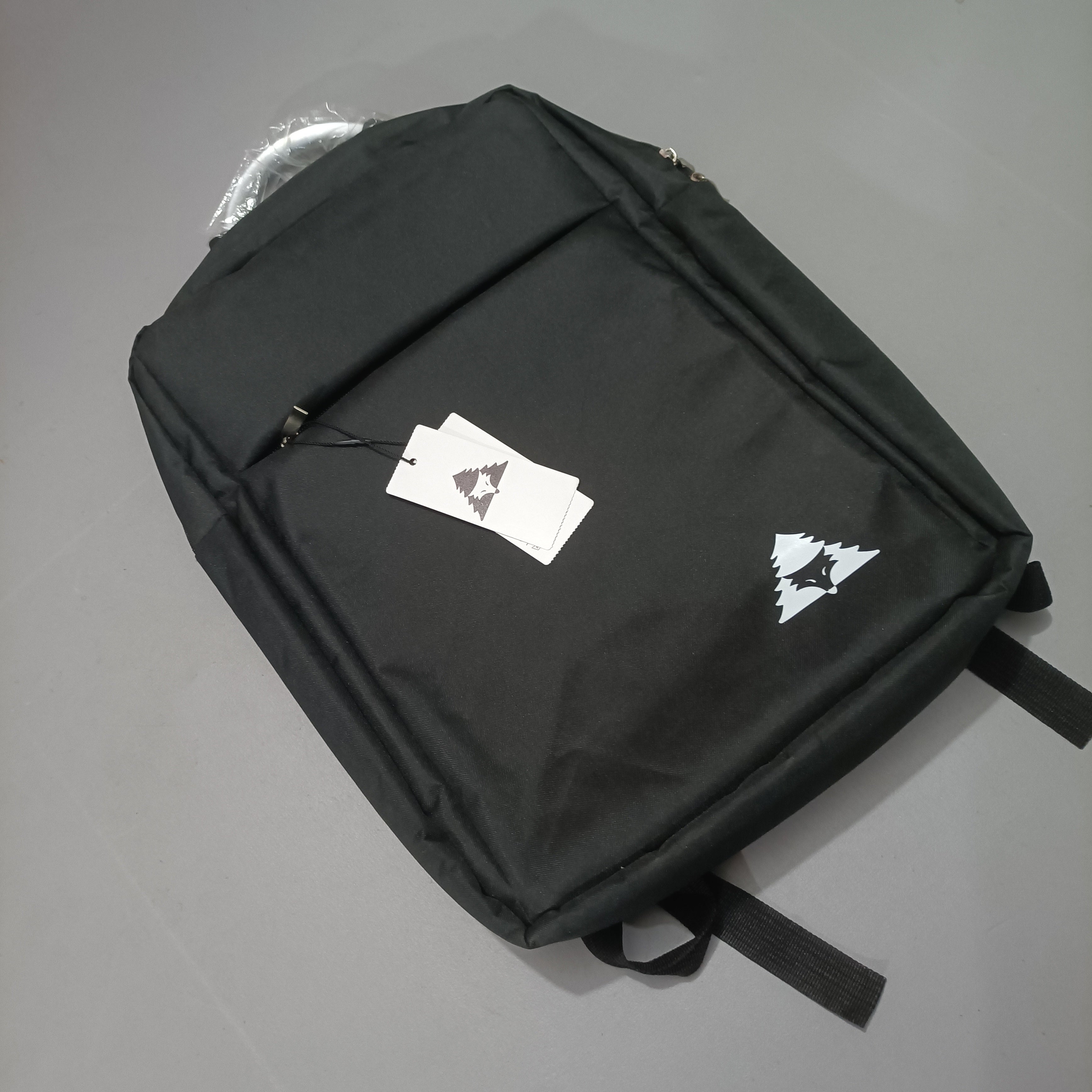 Backpacks, casual style, can hold 15.6 inch laptop or ipad, suitable for traveling, going to school
