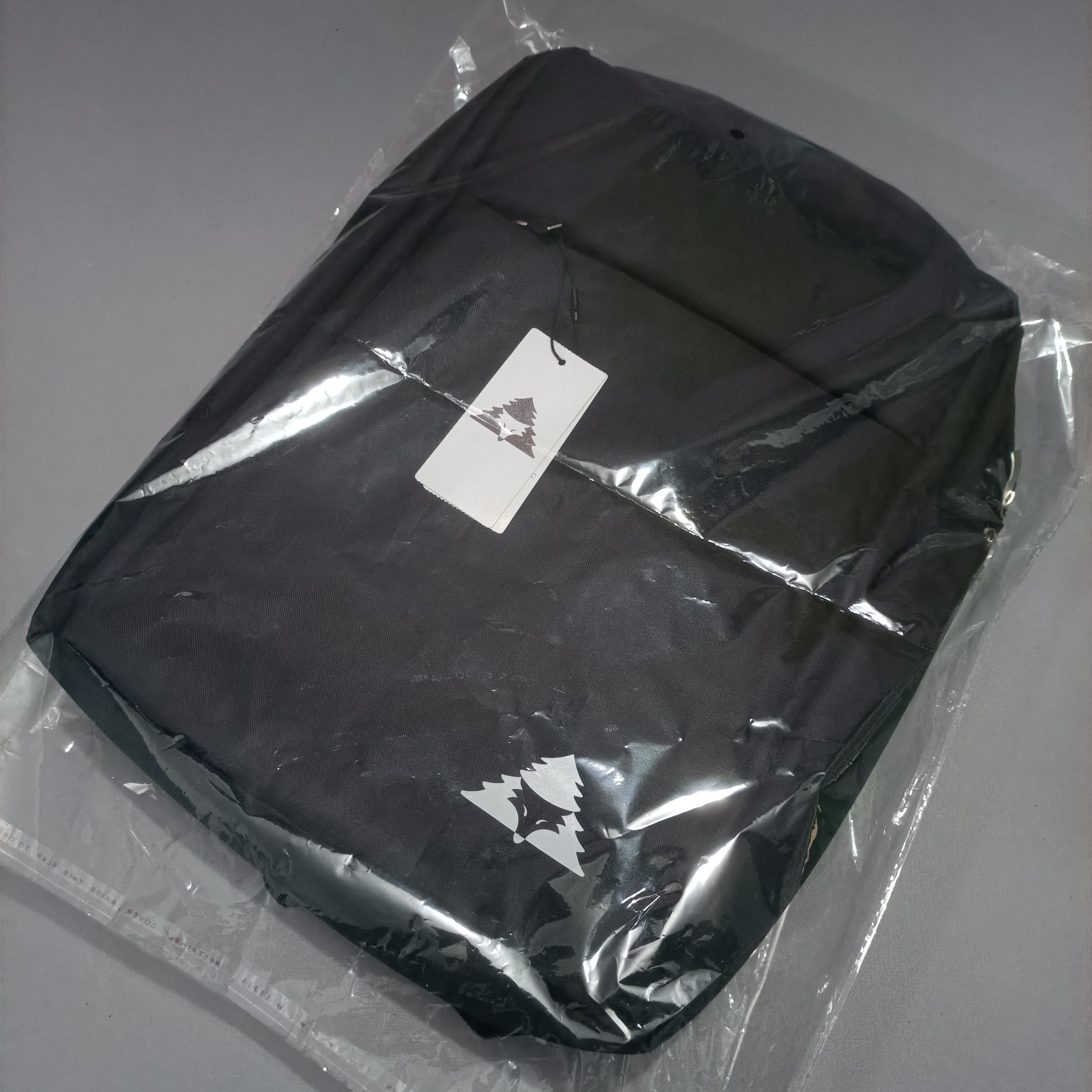 Backpacks, casual style, can hold 15.6 inch laptop or ipad, suitable for traveling, going to school