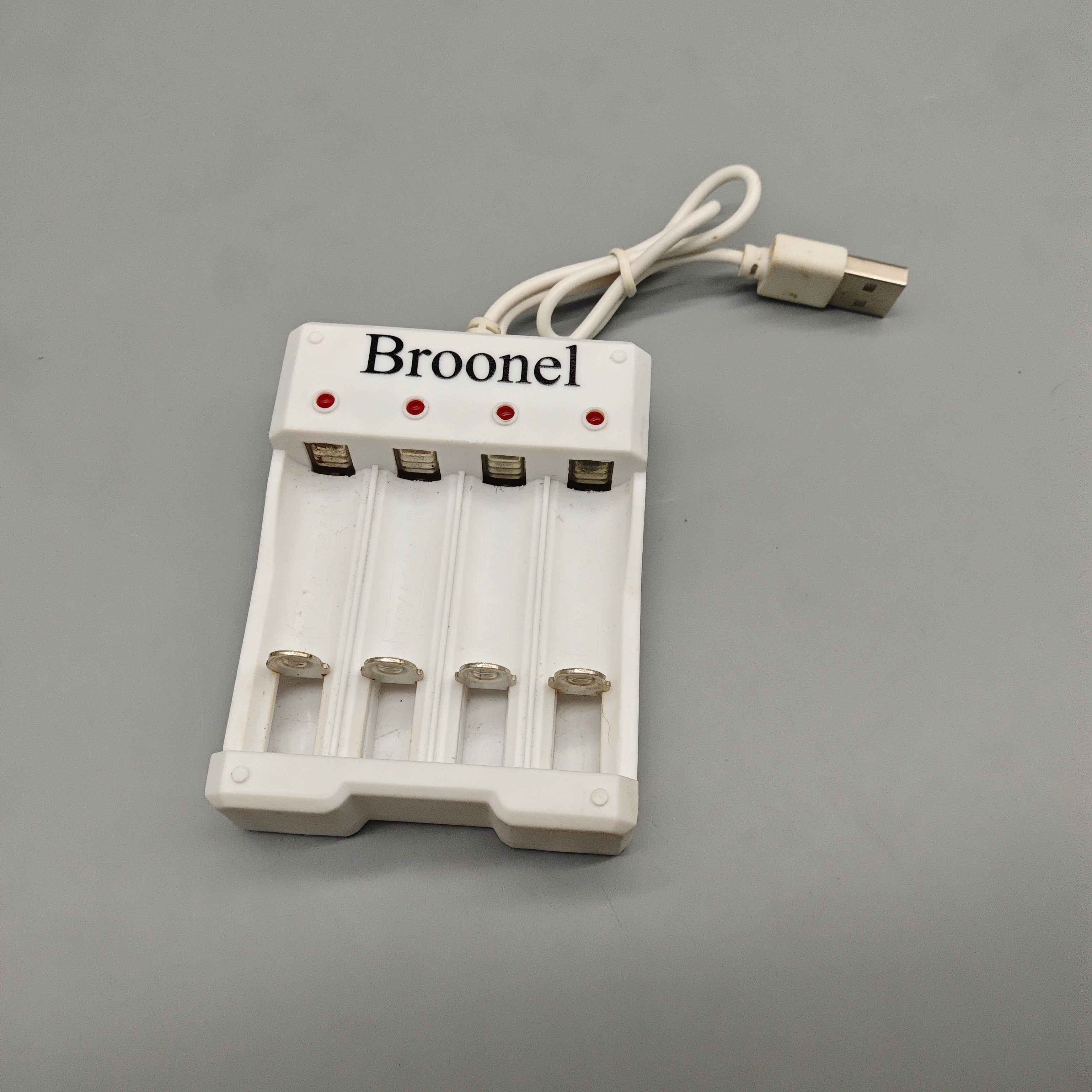 Broonel Battery Chargers, USB 4-Slot Charger for AA/AAA Rechargeable Batteries, DC 5V Input, Compact 6.5×8×2cm Design, Smart Charging Protection for NiMH/NiCd Cells