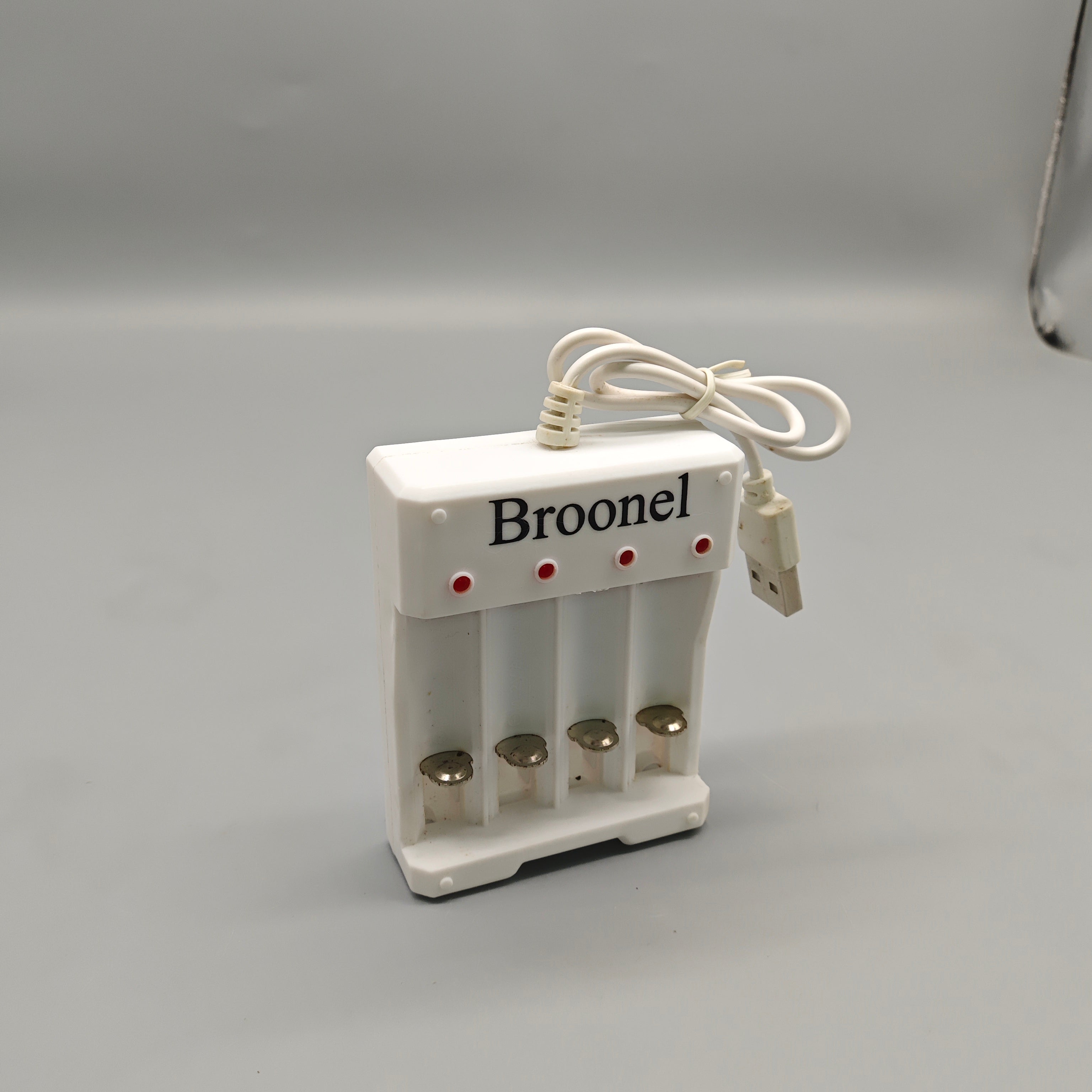 Broonel Battery Chargers, USB 4-Slot Charger for AA/AAA Rechargeable Batteries, DC 5V Input, Compact 6.5×8×2cm Design, Smart Charging Protection for NiMH/NiCd Cells