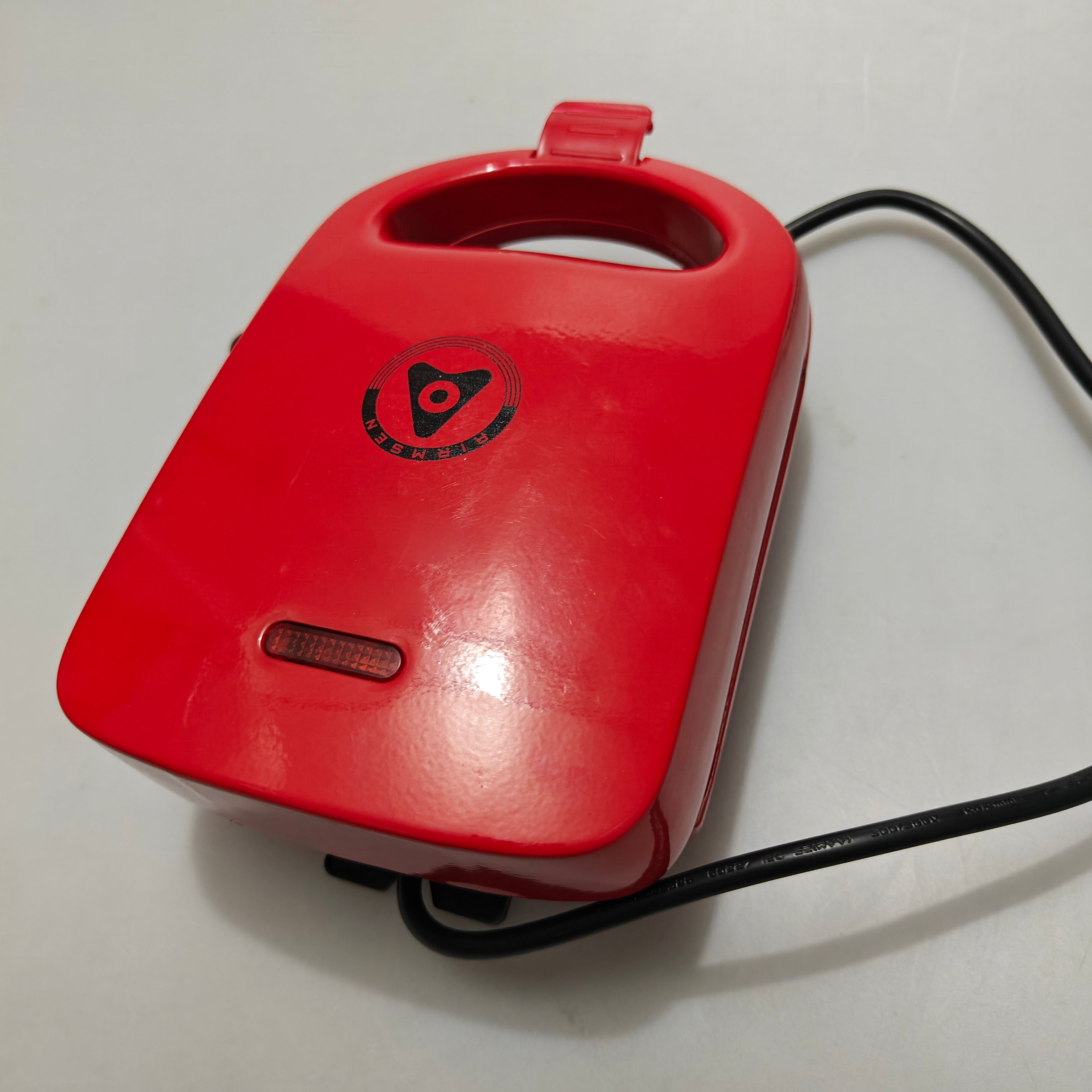 AIRMSEN Electric Waffle Irons - 600W Power, Fast and Efficient Waffle Making, 7.95x5.13 Inch Easy to Use for Busy Mornings or Relaxing Weekends