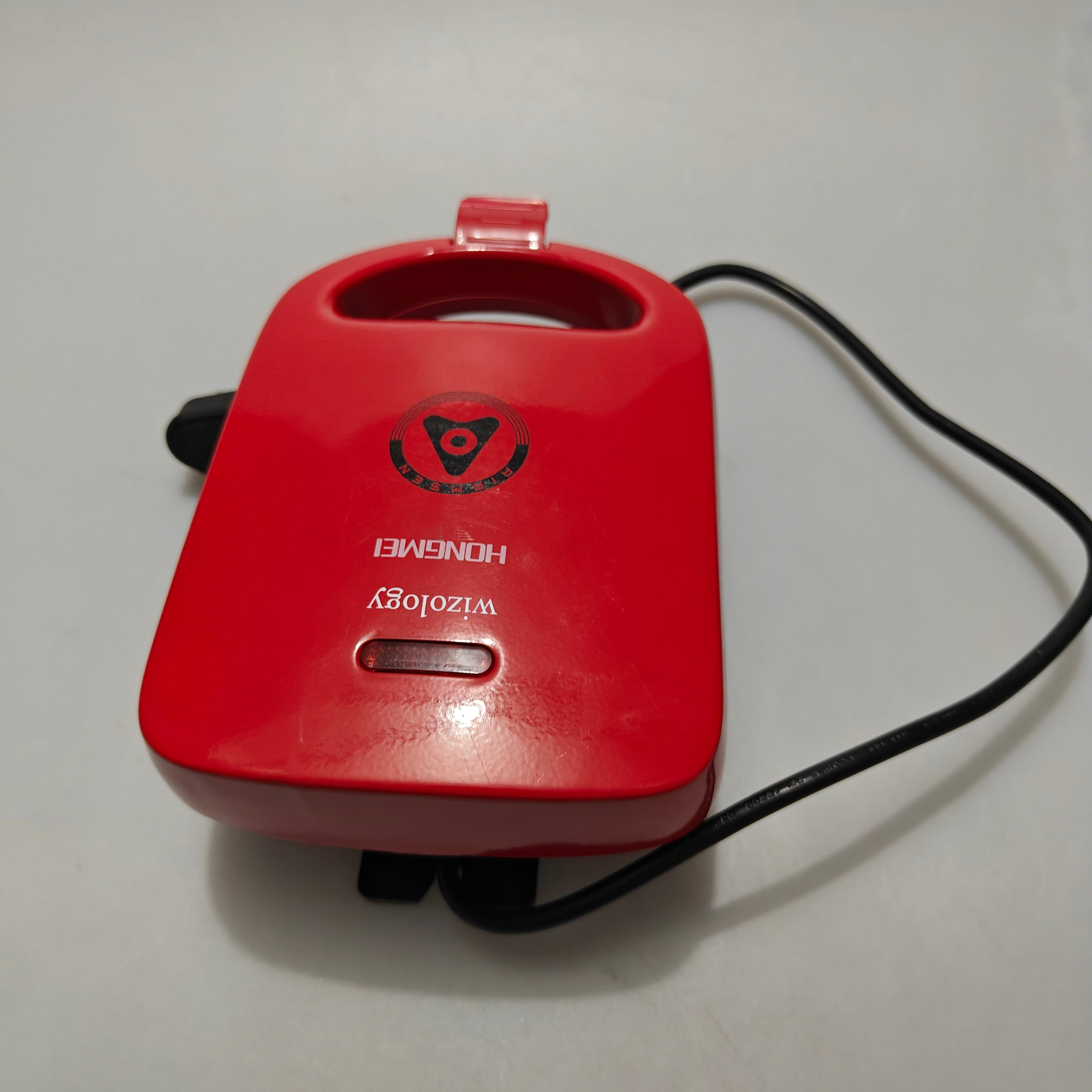 AIRMSEN Electric Waffle Irons - 600W Power, Fast and Efficient Waffle Making, 7.95x5.13 Inch Easy to Use for Busy Mornings or Relaxing Weekends
