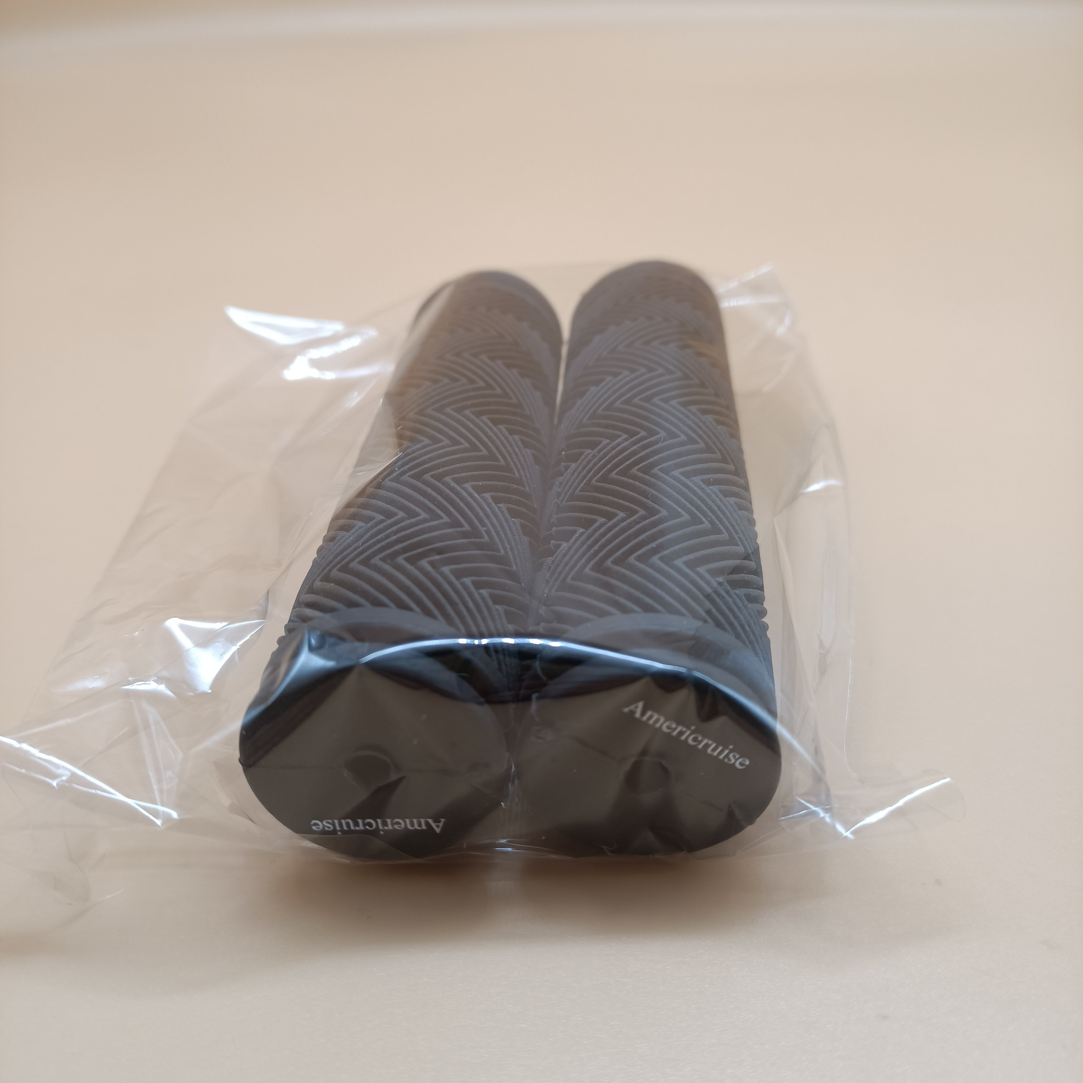 Americruise Motorcycle Handle Bar Grips, Premium Soft Rubber, Black, 11.7cm, Enhanced Comfort and Shock Absorption