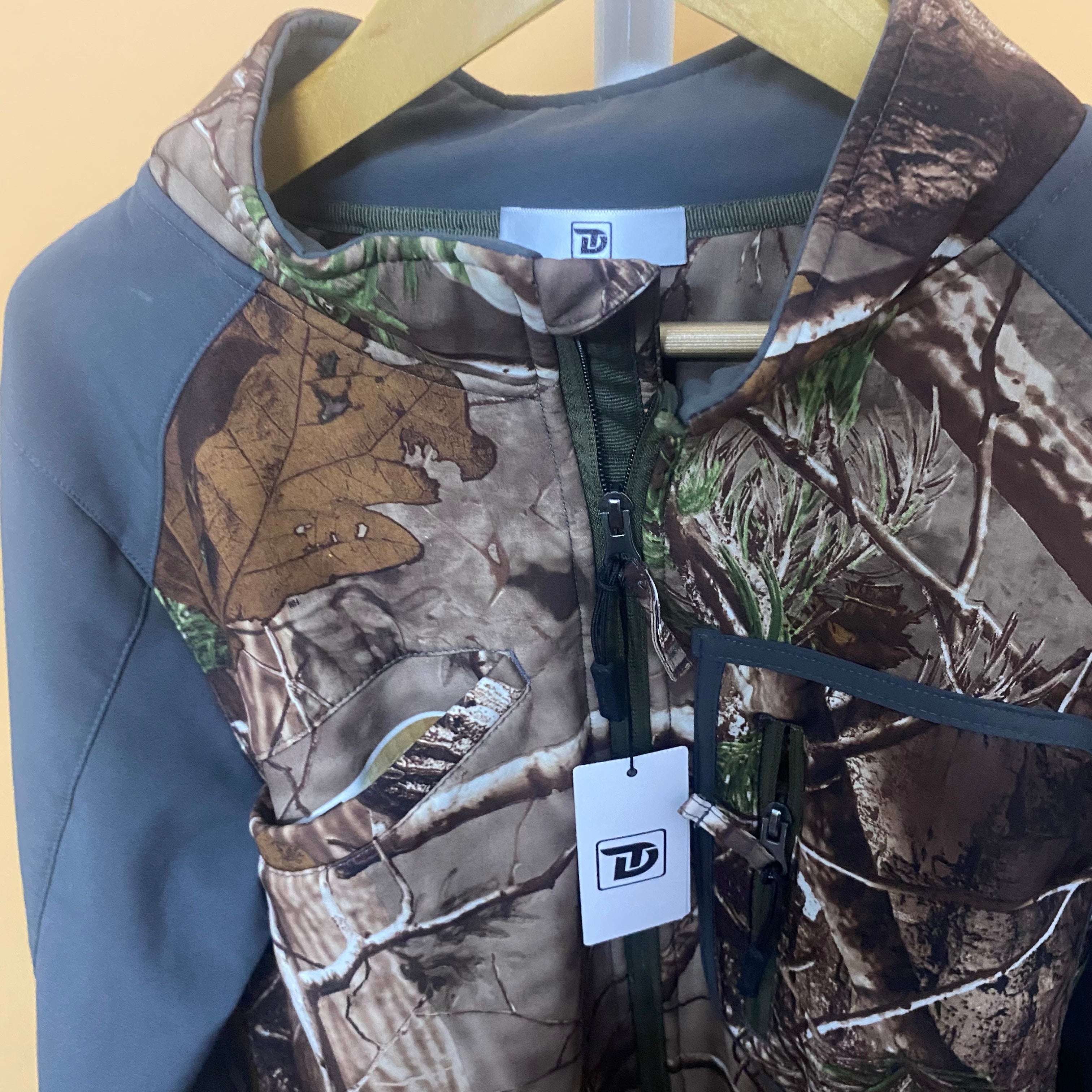 Clothing for hunting ,Noise Reduction Grid Face, Windproof, 4-Way Stretch, 2 Large Pockets