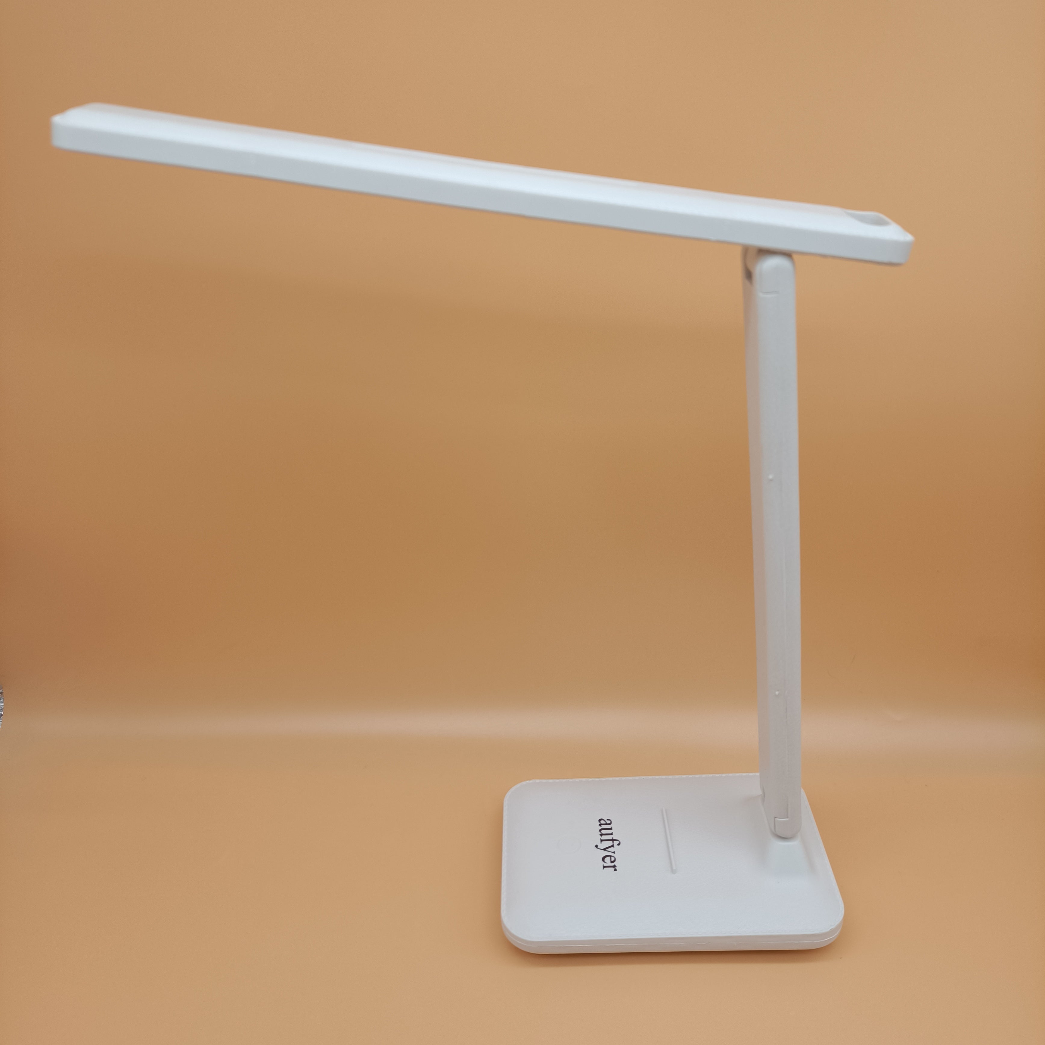 aufyer Desk lamps, LED Desk Lamp with USB Charging Portfor Office, Home, Dormitory
