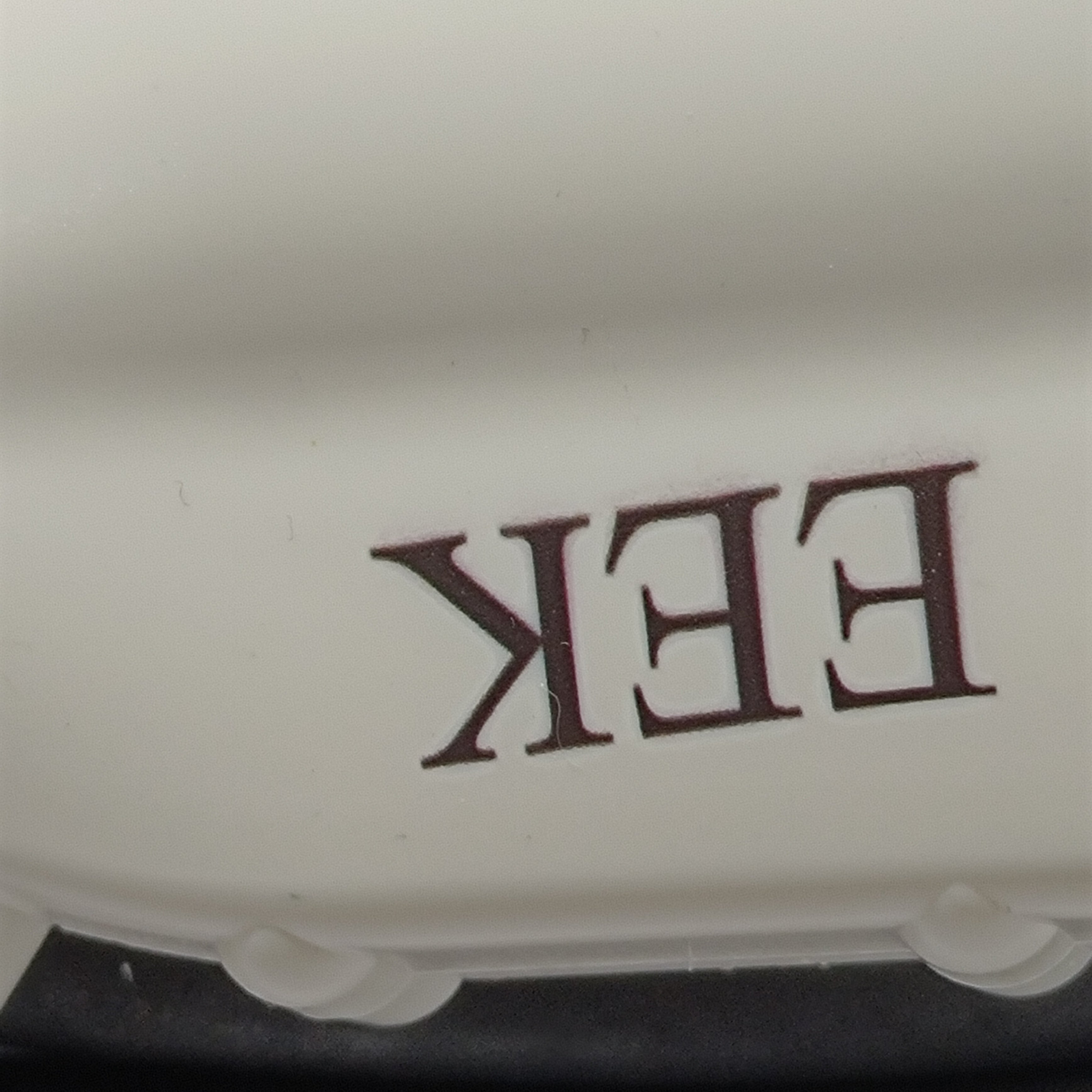 EEK Battery chargers for use with vehicle batteries, fast charging, waterproof, compact and portable