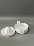Moeuonb Non-electric lemon squeezers – White Plastic Non-Electric Citrus Juicer, 10×10×8cm Compact Design, Easy to Use & Clean for Lemons, Limes & Small Fruits