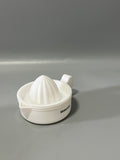 Moeuonb Non-electric lemon squeezers – White Plastic Non-Electric Citrus Juicer, 10×10×8cm Compact Design, Easy to Use & Clean for Lemons, Limes & Small Fruits